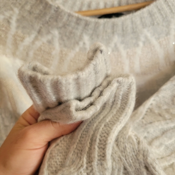 WHBM White House Black Market Knit Sweater Pullover Off White Fuzzy XS - Picture 4 of 11